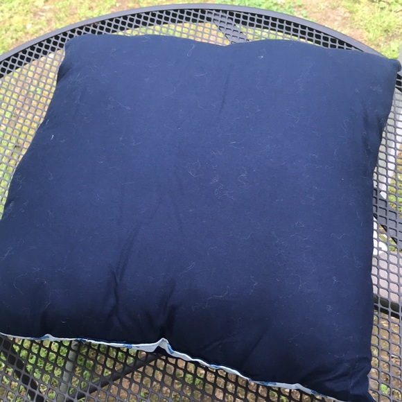 Cat watching bird feeder scene pillow - Picture 4 of 5